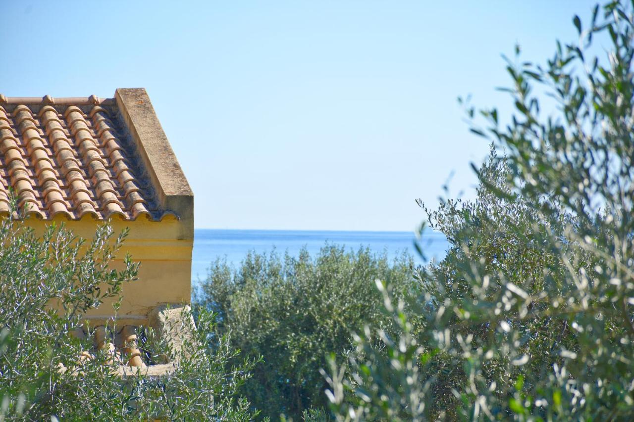 Pebbles And Sea At Barbati With Shared Pool Apartment Bagian luar foto